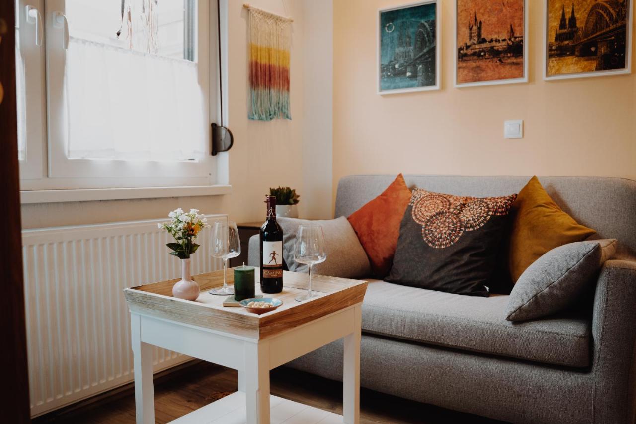 Muelheim, Schoenes Apartment, E-Werk, Palladium, Carlswerk, Messe, Lanxess-Arena Cologne Luaran gambar